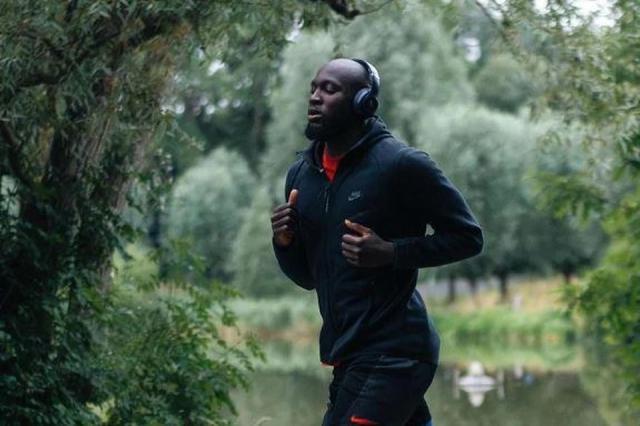 开云官网-“消失的卢卡库”究竟在干嘛？休假、会友、跑步……